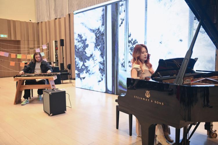 一场音乐科技秀，钢琴家柴琼妍和学生玩转元宇宙